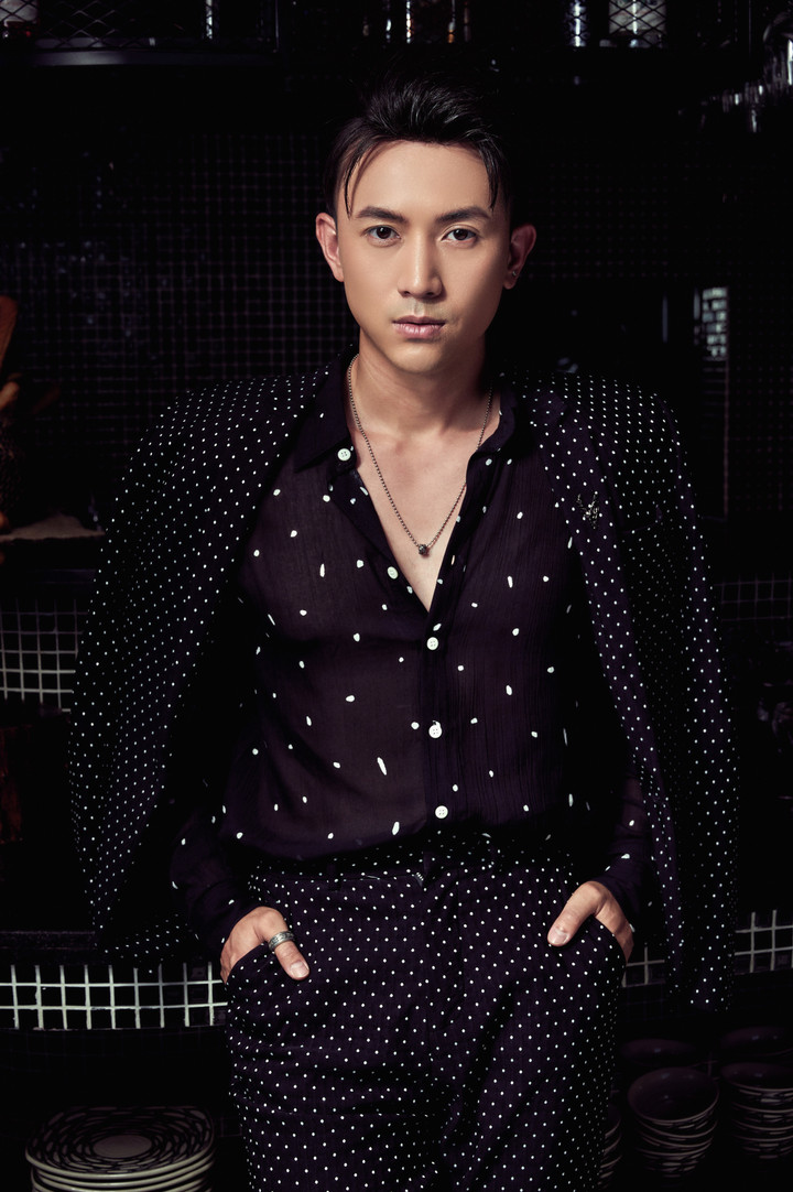 Danh 'Dưới bóng cây hạnh phúc' làm ca sĩ, mỗi tháng tung một sản phẩm - 3