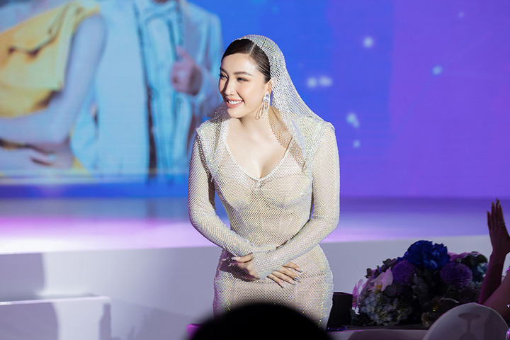 'Cặp mẹ bỉm quyến rũ nhất showbiz' Bảo Thy - Lý Thuỳ Chang đọ sắc - 4