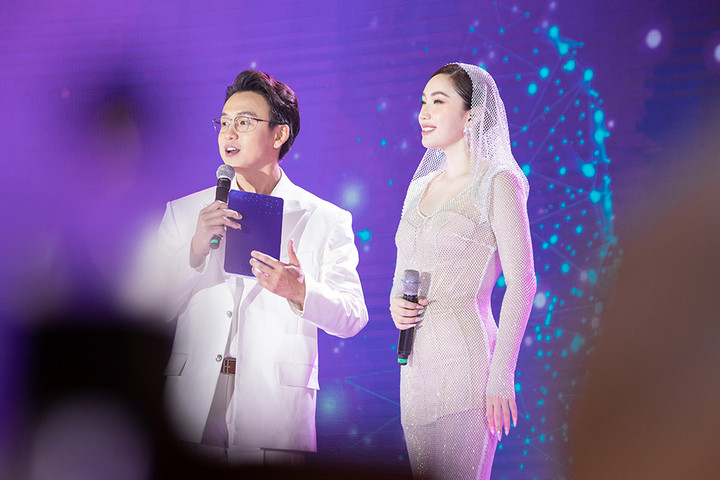 'Cặp mẹ bỉm quyến rũ nhất showbiz' Bảo Thy - Lý Thuỳ Chang đọ sắc - 6