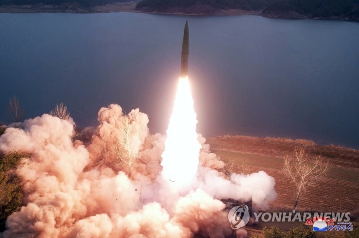 Hàn Quốc: Triều Tiên bắn tên lửa đạn đạo ra biển - 1
