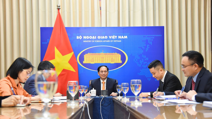 Bộ trưởng Ngoại giao Bùi Thanh Sơn điện đàm Bộ trưởng Ngoại giao Trung Quốc - 1