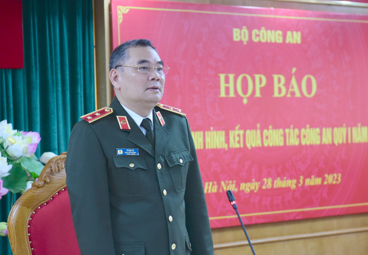 Sẽ khởi tố một số người trong 22 golfer đánh bạc Poker trong khách sạn Vĩnh Phúc - 1