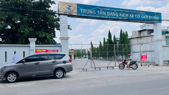 Công an khám xét thêm một trung tâm đăng kiểm ở Bình Dương - 2