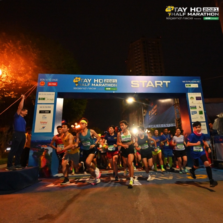 Tay Ho Half Marathon 2023 ghi nhận kỷ lục 5.000 người tham dự - 1
