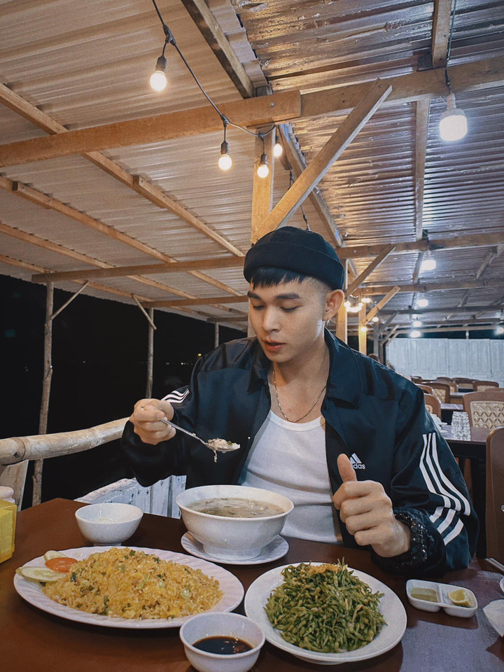 Sao Việt 30/3: Chí Trung sang Mỹ cùng bạn gái, Hồng Đào khoe con gái yêu - 12