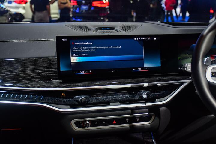 Chi tiết BMW X7 2023 tại Thái Lan, cận kề ngày về Việt Nam - 9