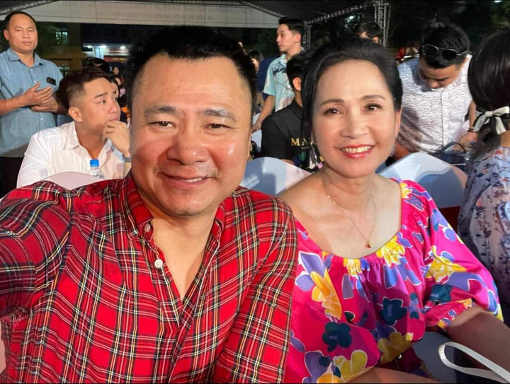 Sao Việt 30/3: Chí Trung sang Mỹ cùng bạn gái, Hồng Đào khoe con gái yêu - 10