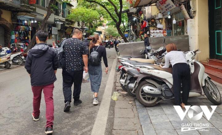 Giành lại vỉa hè phố cổ Hà Nội: Khó khả thi? - 2