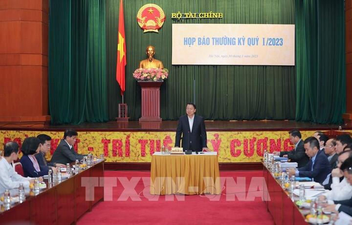 Thu ngân sách Nhà nước quý I bằng 30,3% dự toán - 1