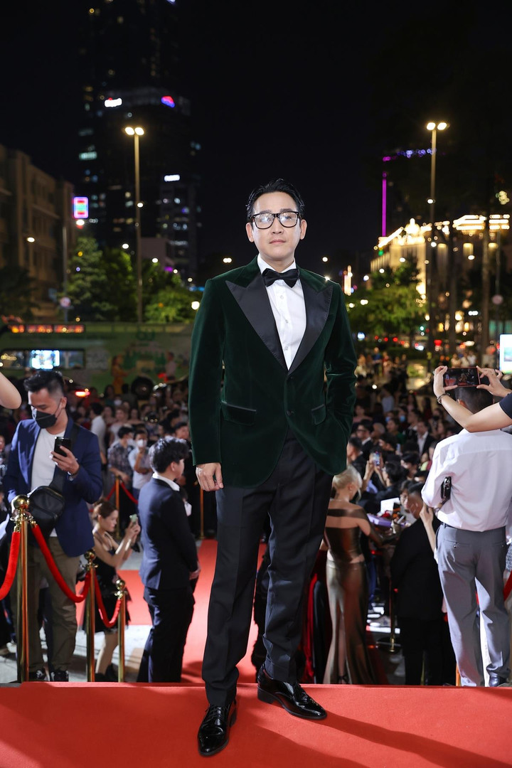 Tóc Tiên và dàn sao lộng lẫy trên thảm đỏ giải Cống hiến 2023 - 9