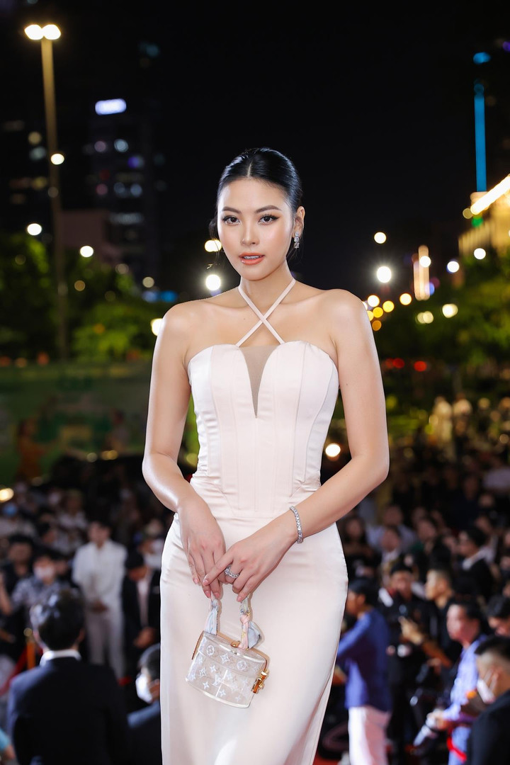 Tóc Tiên và dàn sao lộng lẫy trên thảm đỏ giải Cống hiến 2023 - 2