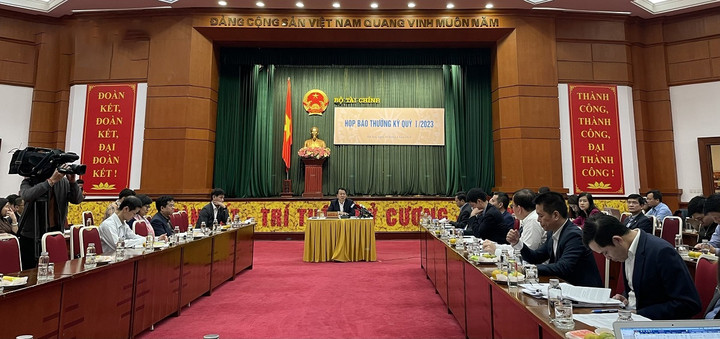 Bộ Tài chính phát hiện một số sai phạm trong liên kết bảo hiểm với ngân hàng - 1