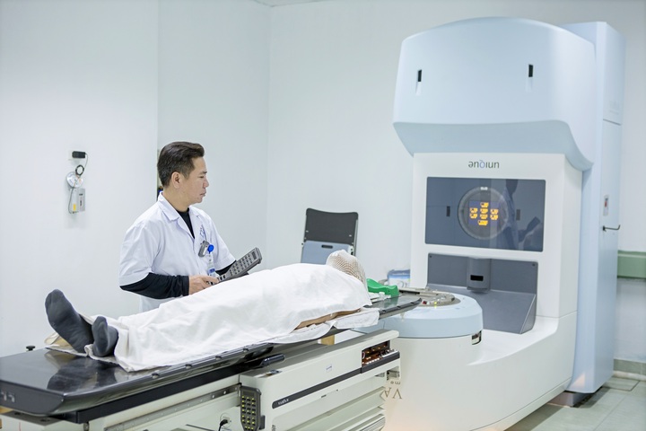 Rụng tóc bất thường cảnh báo nhiều vấn đề sức khỏe - 3