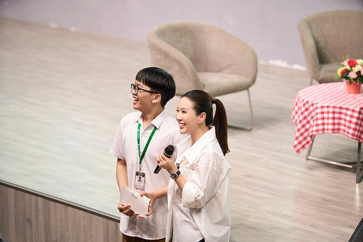 Hoa hậu Thu Hoài làm diễn giả truyền cảm hứng cho giới trẻ - 5