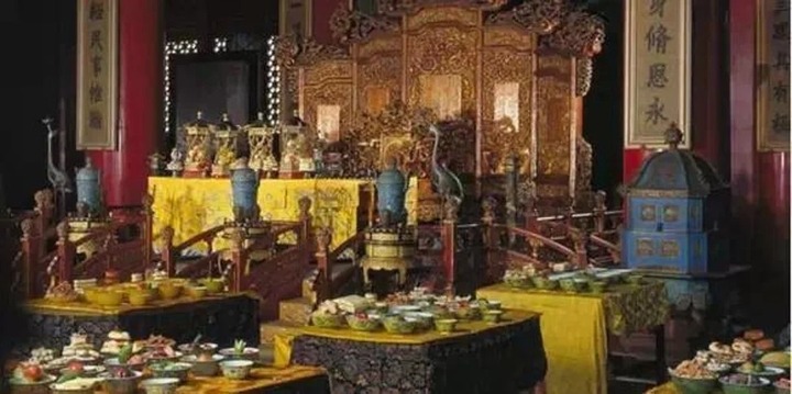 Cuộc sống xa hoa của Từ Hi Thái hậu: Mỗi bữa 120 món, 400 quả táo/ngày để ngửi - 4