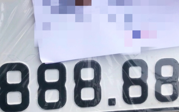 Vợ chồng bấm 4 biển số xe siêu đẹp: Yêu cầu người liên quan tường trình sự việc - 1