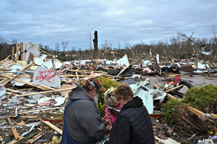 Cảnh hoang tàn sau khi cơn bão quét qua Mỹ khiến hàng chục người thương vong - 5