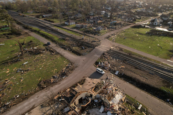 Cảnh hoang tàn sau khi cơn bão quét qua Mỹ khiến hàng chục người thương vong - 9