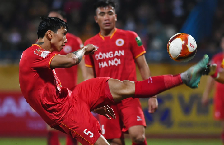 Đoàn Văn Hậu ghi bàn, CLB Công An Hà Nội đánh bại Khánh Hòa - 1