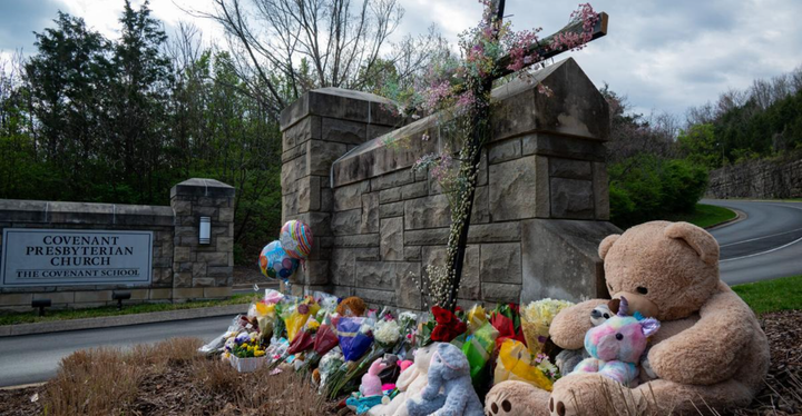 Bé 9 tuổi thiệt mạng khi cố kéo chuông cảnh báo trong vụ xả súng trường học - 2