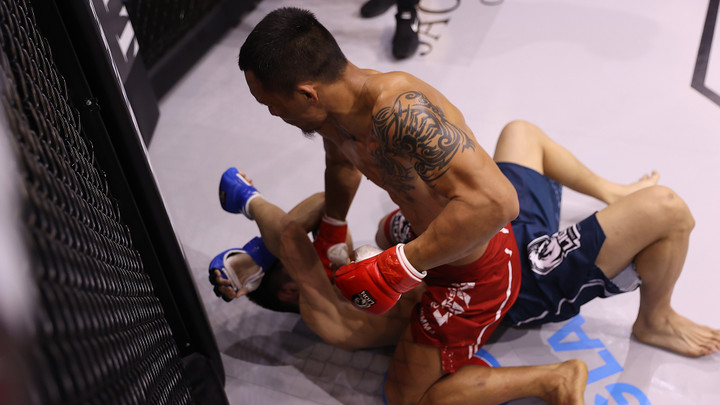 Cận cảnh Trần Quang Lộc quật ngã, đấm gục Lý Tiểu Long trong 4 phút - 3