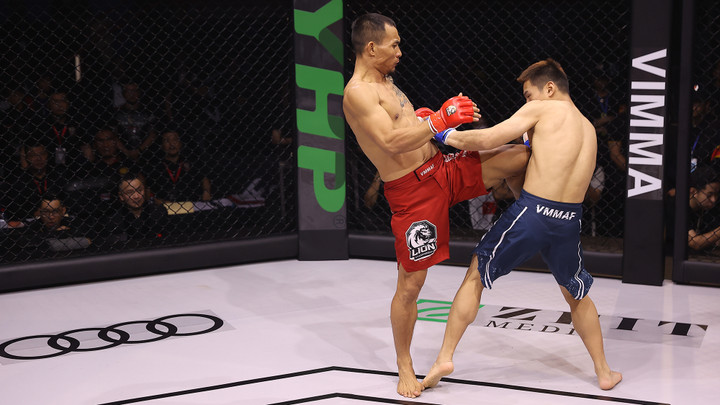 Cận cảnh Trần Quang Lộc quật ngã, đấm gục Lý Tiểu Long trong 4 phút - 1