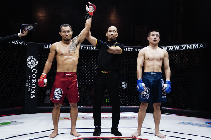 Trần Quang Lộc hạ knock-out võ sỹ Trung Quốc Lý Tiểu Long - 2