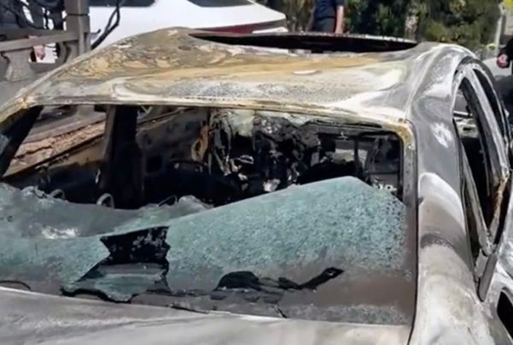 Lái xe sang đến nghĩa trang thanh minh, người đàn ông hối hận vì điều này - 3