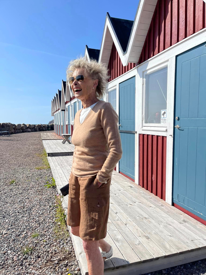 Sao Việt 4/4: Lệ Quyên đón sinh nhật tuổi 42, Đoan Trang khoe mẹ chồng sành điệu - 3