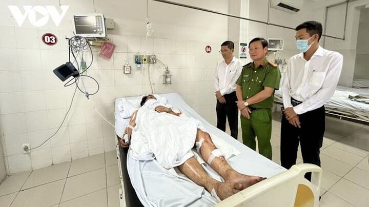 Xe tải bị lật làm 9 người thương vong ở Phú Yên chỉ được phép chở 2 người - 1