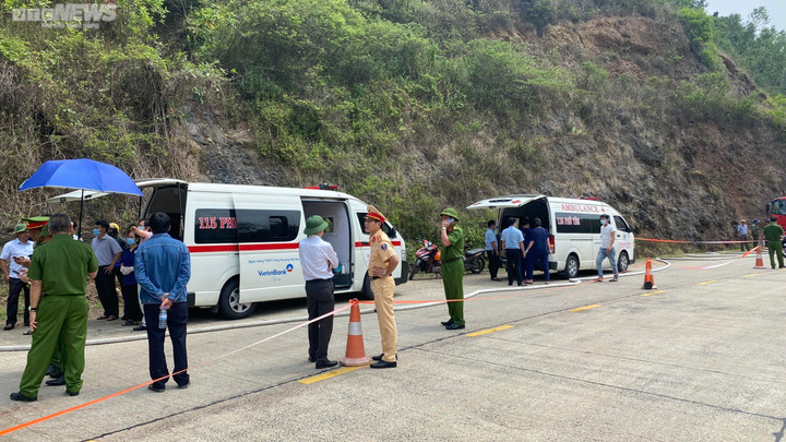 Hiện trường vụ lật xe chở dưa hấu khiến 9 người thương vong ở Phú Yên - 1