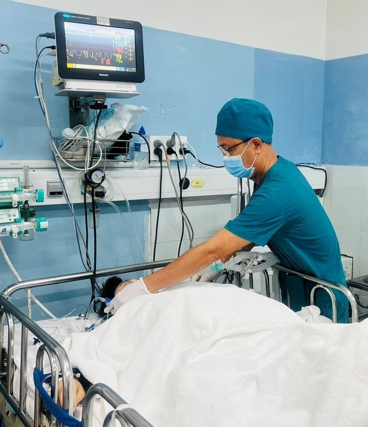 Thai phụ bị cây trong trường đè trúng đã qua cơn nguy kịch, vẫn còn túi thai - 1