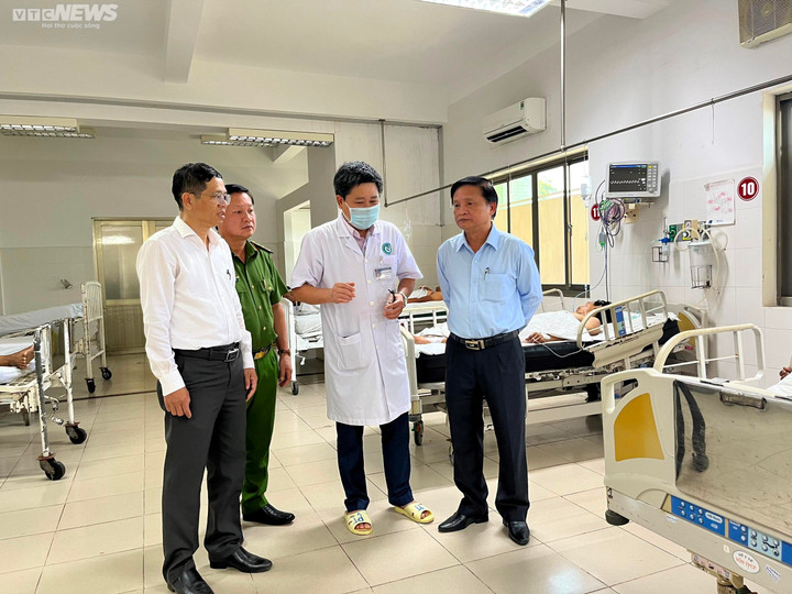 Tình trạng 5 nạn nhân bị thương trong vụ lật xe tải ở Phú Yên giờ ra sao? - 2