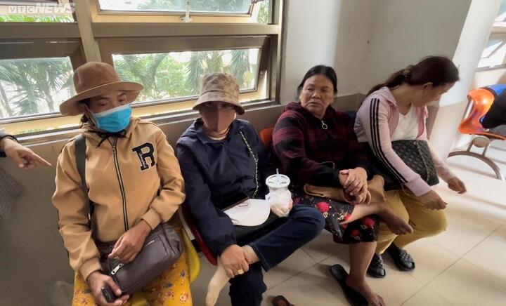 Tiếng khóc nấc của vợ nạn nhân vụ lật xe tải, 9 người thương vong ở Phú Yên - 1