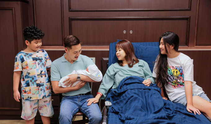 Mạnh Trường khoe ảnh con trai út siêu dễ thương - 3