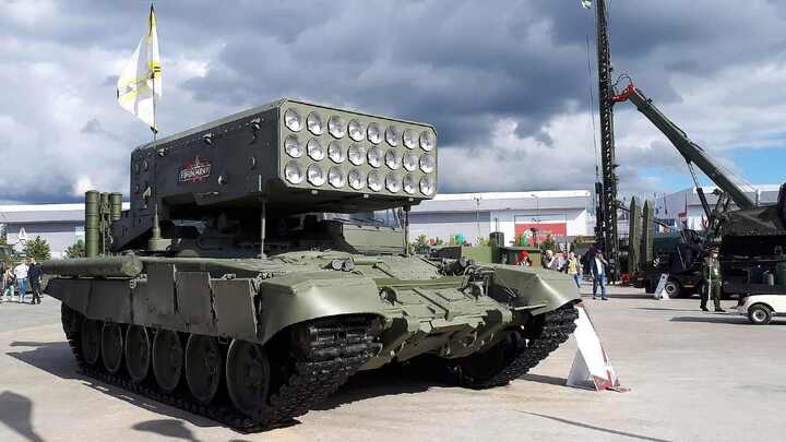 Lần đầu tiên lính dù Nga được biên chế hỏa thần TOS-1A - 1