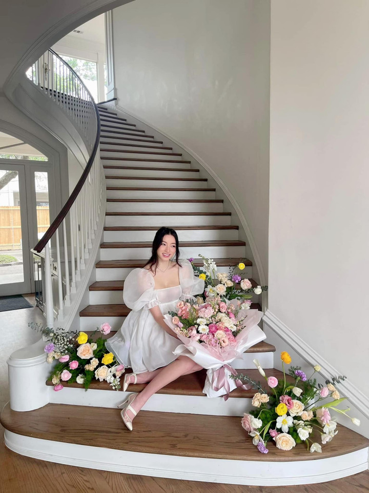 Sao Việt 6/4: Trịnh Kim Chi gợi cảm tuổi 52, Tuấn Hưng kỷ niệm 9 năm ngày cưới - 4