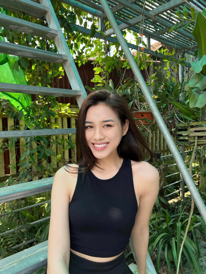 Sao Việt 6/4: Trịnh Kim Chi gợi cảm tuổi 52, Tuấn Hưng kỷ niệm 9 năm ngày cưới - 7