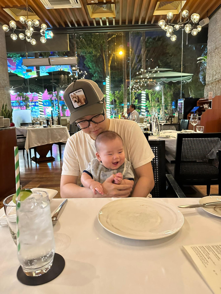 Sao Việt 6/4: Trịnh Kim Chi gợi cảm tuổi 52, Tuấn Hưng kỷ niệm 9 năm ngày cưới - 9