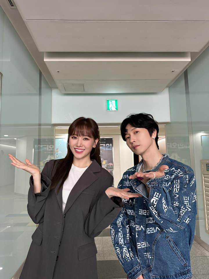 Sao Việt 6/4: Trịnh Kim Chi gợi cảm tuổi 52, Tuấn Hưng kỷ niệm 9 năm ngày cưới - 5