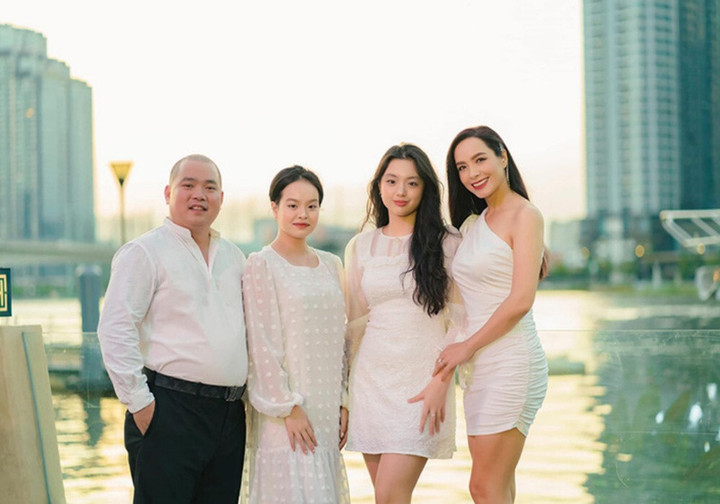 Sao Việt 6/4: Trịnh Kim Chi gợi cảm tuổi 52, Tuấn Hưng kỷ niệm 9 năm ngày cưới - 10