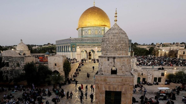 Xung đột bạo lực tại Nhà thờ Hồi giáo Al-Aqsa khiến 80 người bị thương - 1