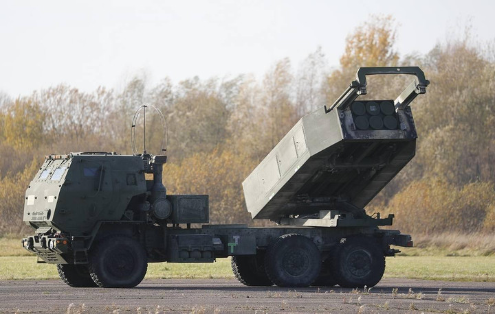 Lực lượng phòng không Nga đánh chặn tên lửa HIMARS và UAV Ukraine - 1