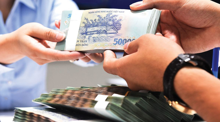 Lãi suất biến động từng ngày, nên gửi tiết kiệm kỳ hạn nào? - 1