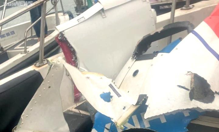 Đang tìm kiếm máy bay trực thăng bị rơi ở vịnh Lan Hạ - 1