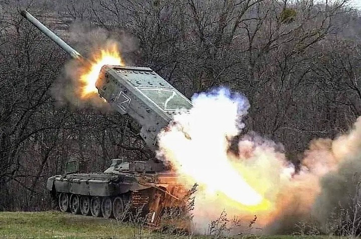 Lần đầu tiên lính dù Nga được biên chế hỏa thần TOS-1A - 2