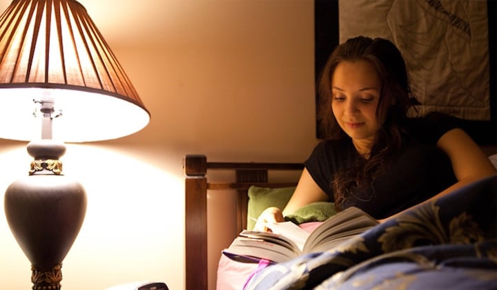 Lợi ích của việc đọc sách trước khi ngủ - 1