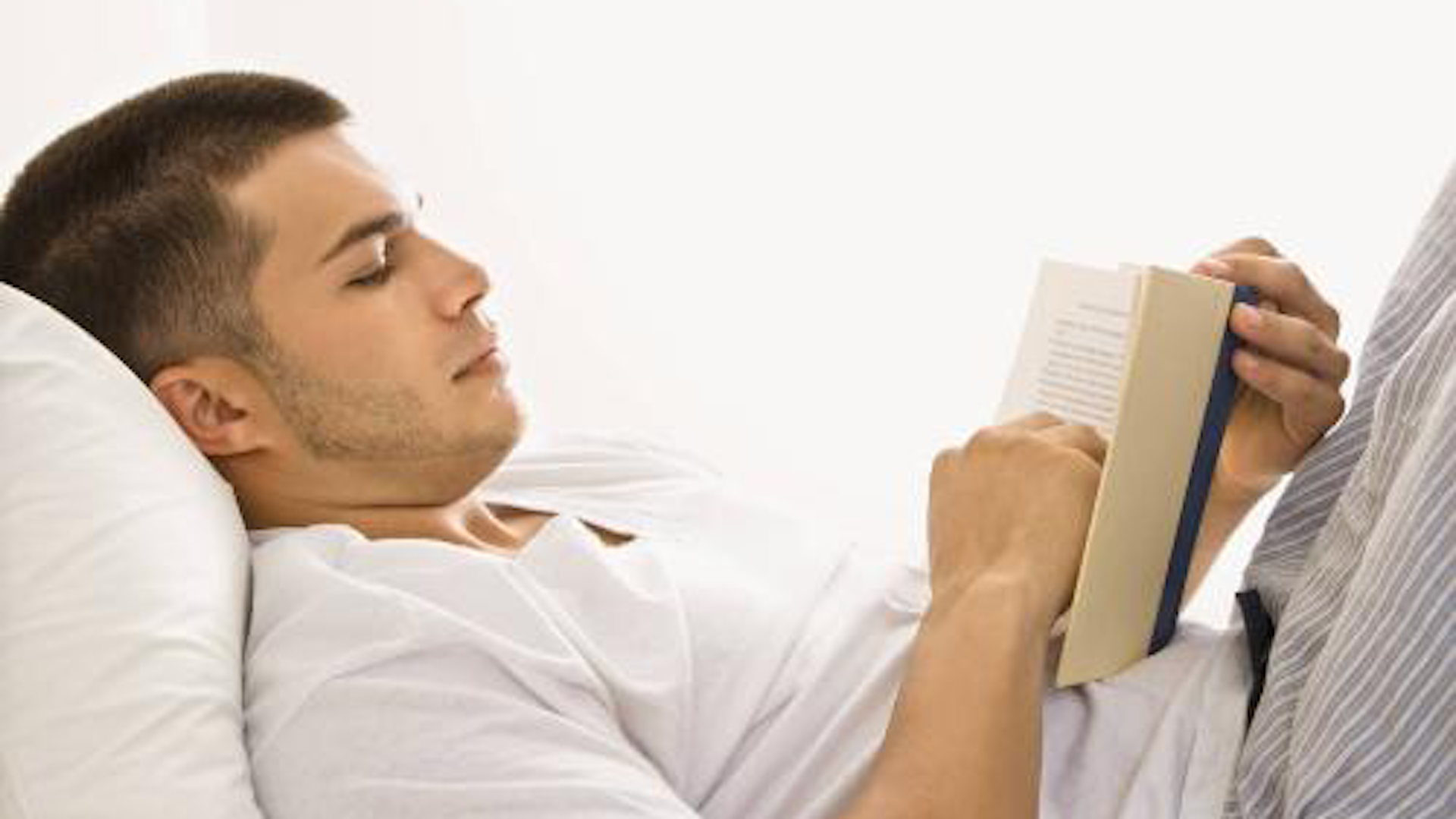 Lợi ích của việc đọc sách trước khi ngủ - 2