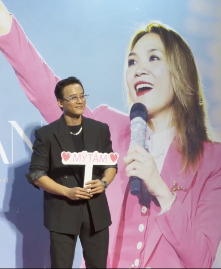 Mỹ Tâm đạp xe đến sự kiện, 'tình tin đồn' bất ngờ xuất hiện - 2