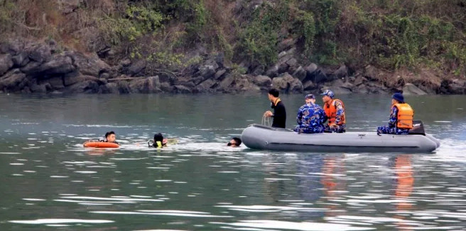 Hơn 600 người tham gia tìm kiếm cứu nạn trực thăng Bell-505 rơi ở Hải Phòng - 1